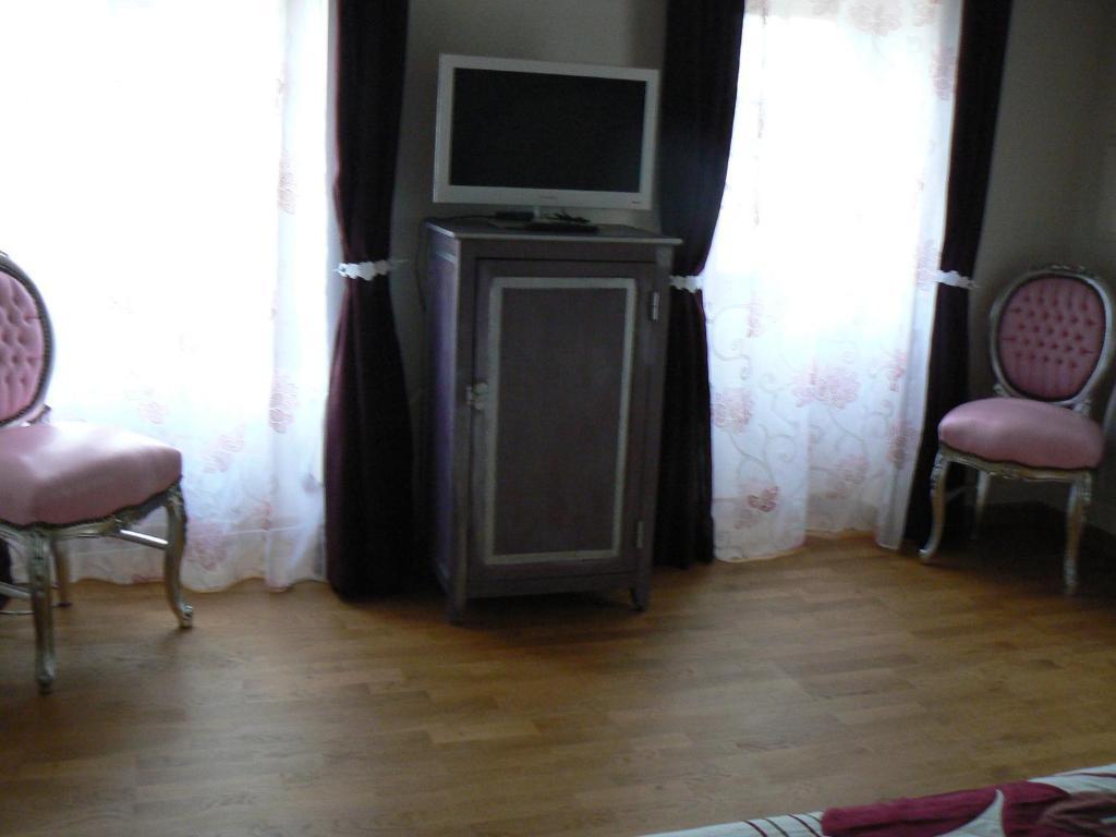 Le Manoir Des Chapelles Bed & Breakfast Venoy Bilik gambar